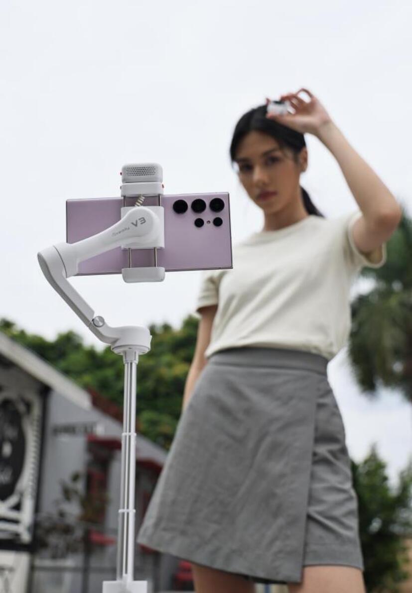 iSteady V3 AI Tracking Smartphone Gimbal-5