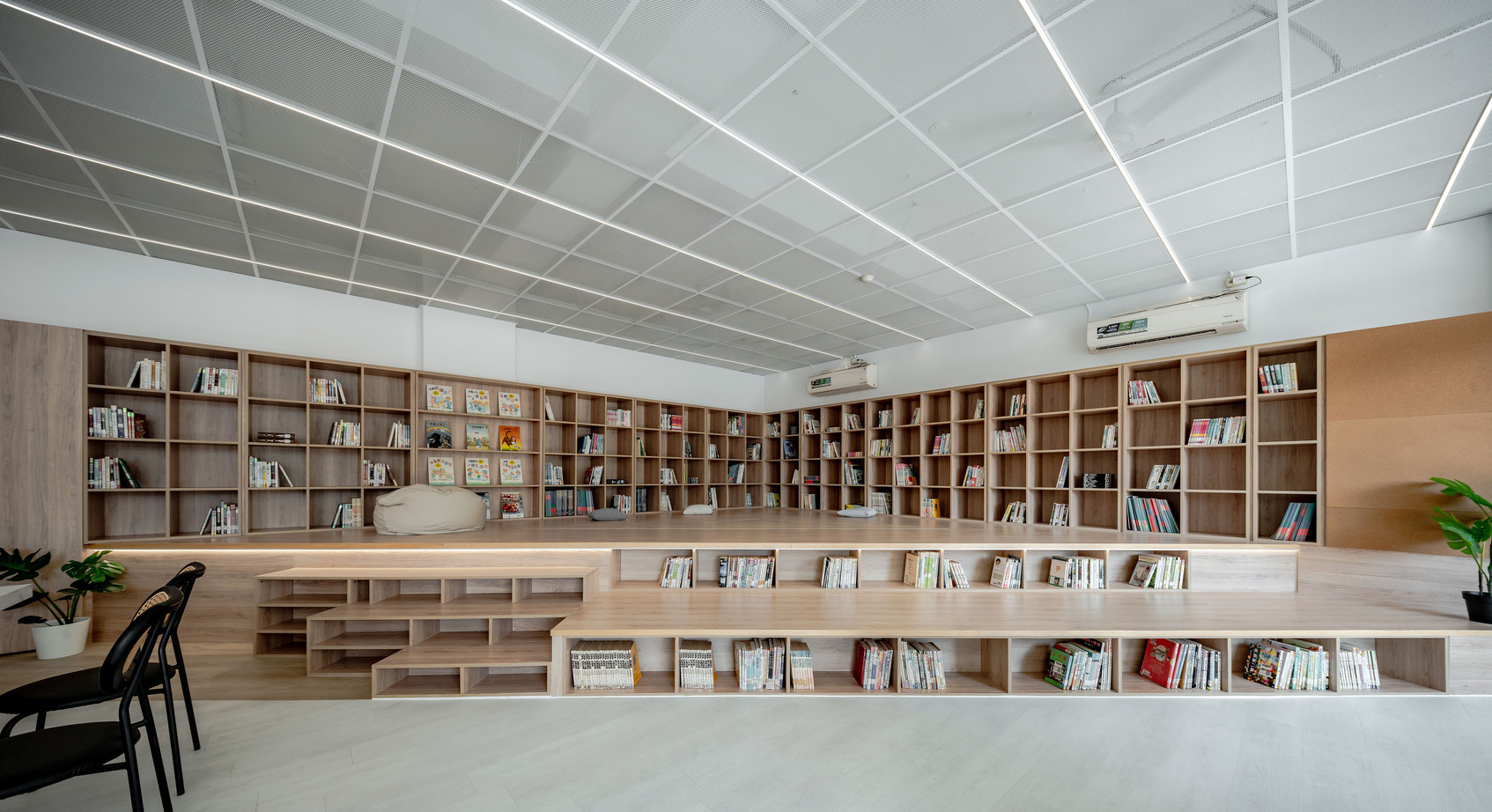 Triangle Book-hill - Yuan Tung Elementary School Community Library-1